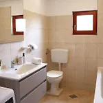 アパート Family-friendly With Swimming Pool Radasinovci, Biograd - 22312 *